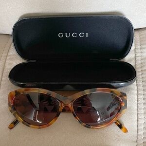 GUCCI Tortoiseshell Frame Sunglasses - GG2195/s D19